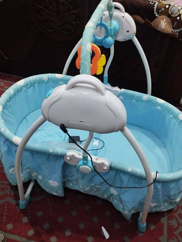 BABY ROCKER AVAILABLE USED FOR SALE CHARGING REMOTE CONTROL OPERATED 8