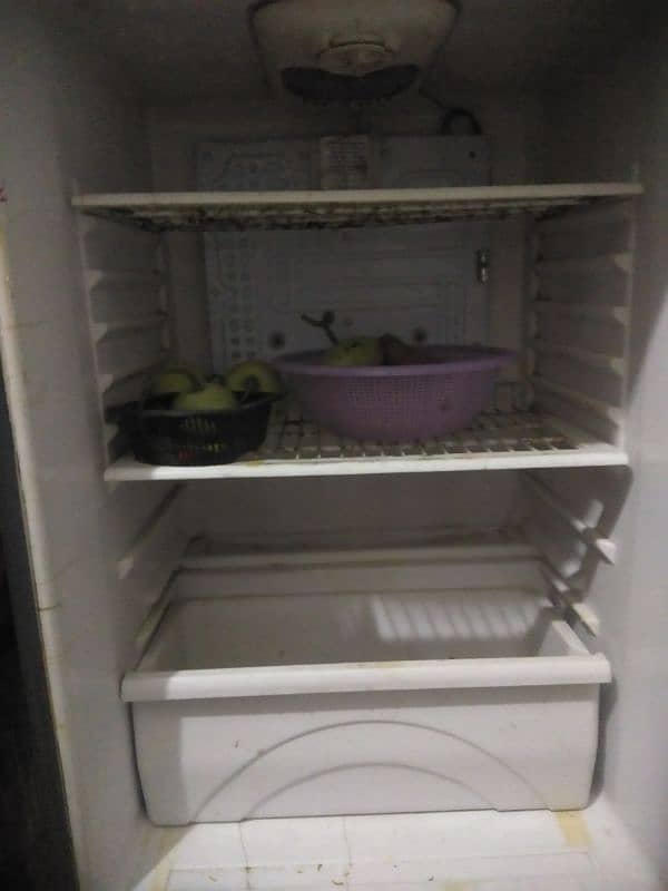 Urgent sale Dawlance fridge 3