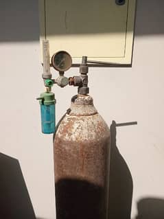 Oxygen cylinder