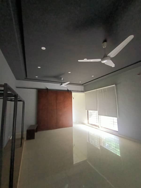 1 Kanal Commercial Use House For Rent 4