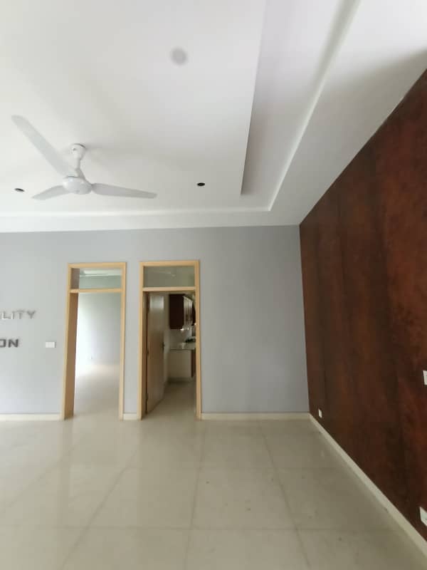 1 Kanal Commercial Use House For Rent 6