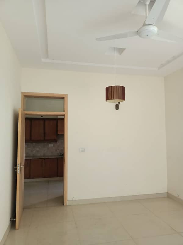 1 Kanal Commercial Use House For Rent 10