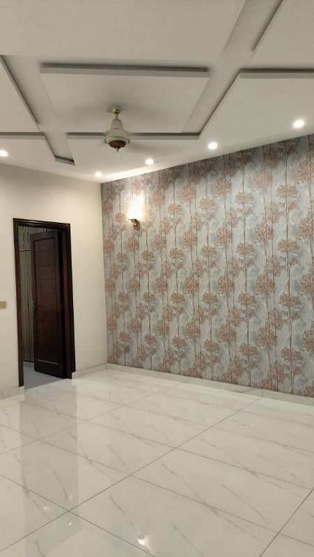 500 Square Feet Flat In Stunning Bahria Town - Sector C Is Available For rent 3