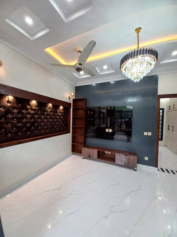 Stunning 10 Marla House In Bahria Town - Sector E Available 0