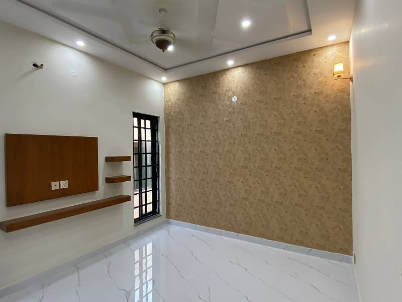 Stunning 10 Marla House In Bahria Town - Sector E Available 8