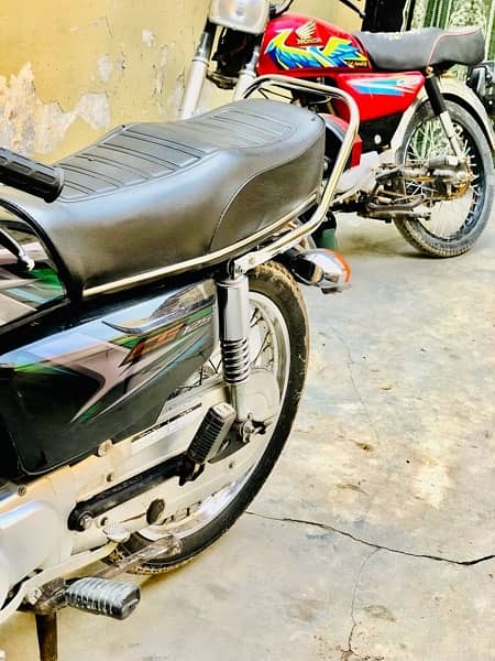 Honda 125 black colour 2023 model ha 2023 ky 7 maheeny nikla ha 7