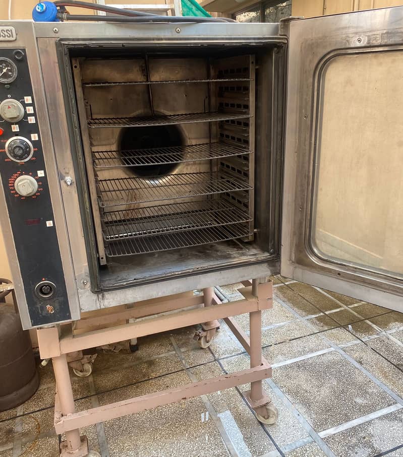 A COMMERCIAL BAKERY OVEN 0