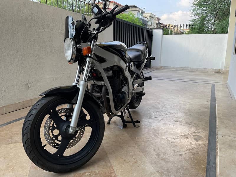 Suzuki GS 500 E (1996) Model  - Beautifully Restored 3