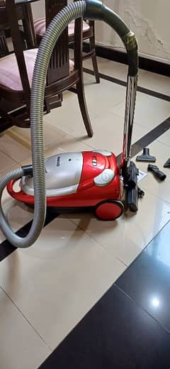 vacuum cleaner. GEEPAS