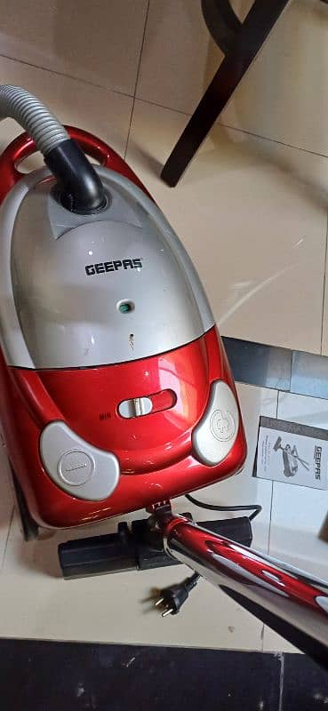 vacuum cleaner. GEEPAS 1