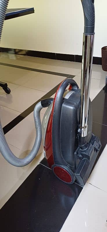 vacuum cleaner. GEEPAS 4