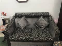 7 seater sofa set with vase 0