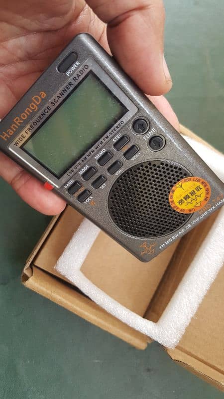 HRD-747 All Bands (AM, FM, MW, SW/SSB, Air Band, W/Band, UHF/VHF Radio 4