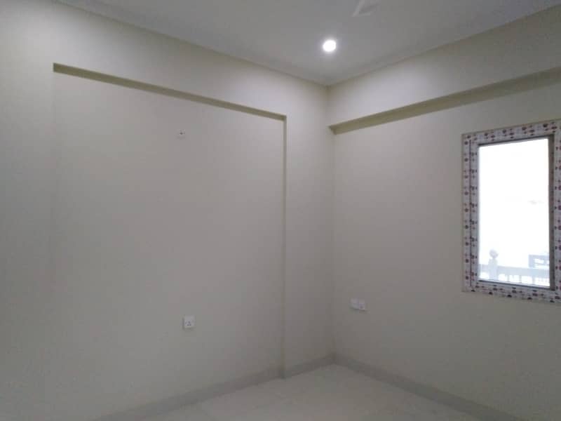 Centrally Located Flat Available In Gulshan-e-Iqbal - Block 5 For sale 4