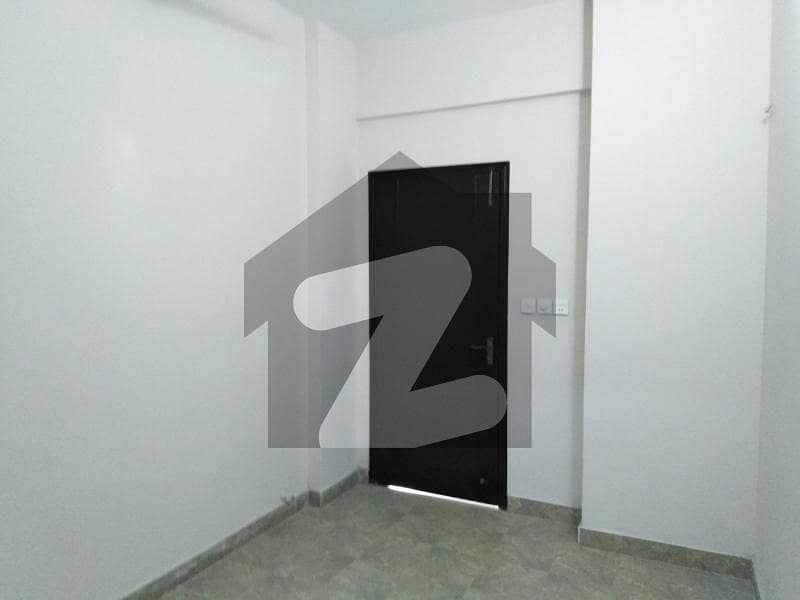 Single Storey 400 Square Yards Office For rent In Gulshan-e-Iqbal - Block 5 Karachi 1