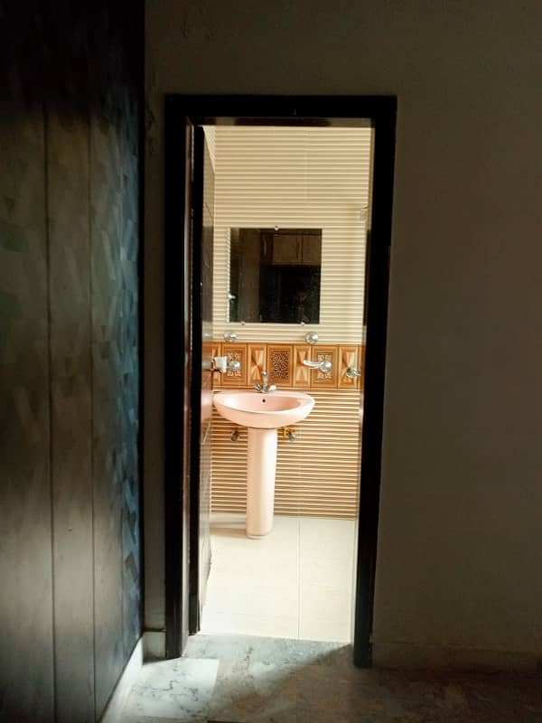 10 Marla house for rent in Gulberg for Family and female and bachelor Silent office (Call center + Software house 7