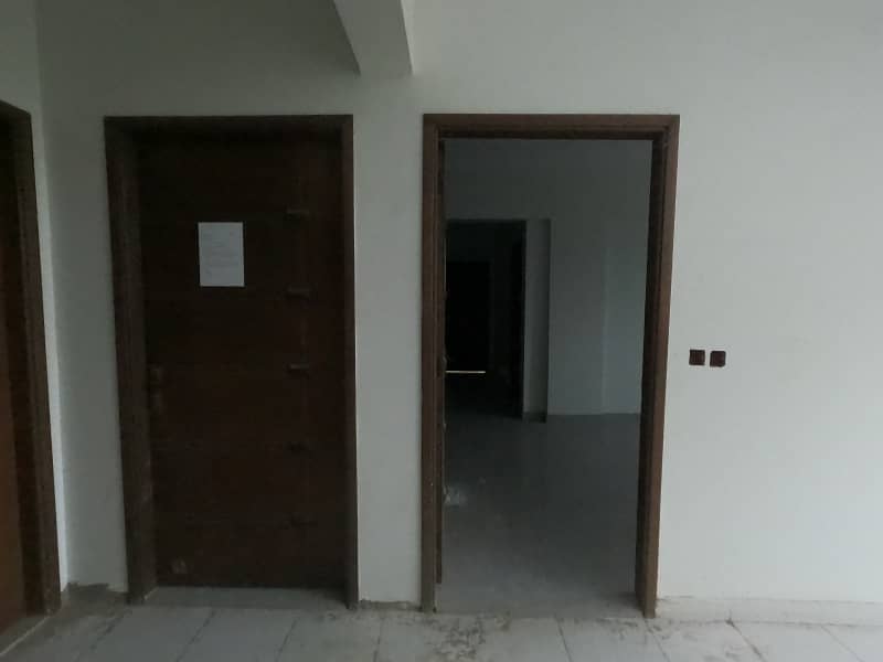 Prime Location In Al-Jadeed Residency Of Karachi, A 750 Square Feet Flat Is Available 1