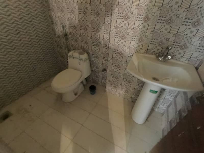 Prime Location In Al-Jadeed Residency Of Karachi, A 750 Square Feet Flat Is Available 4