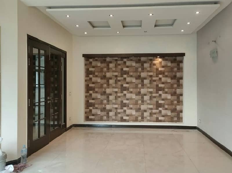 10 Marla Luxury Bunglow For Sale In DHA Phase 4,Block EE, Lahore. 7