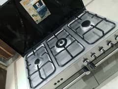 3burnar Cooking Range for Sale . Call 0320-4671404