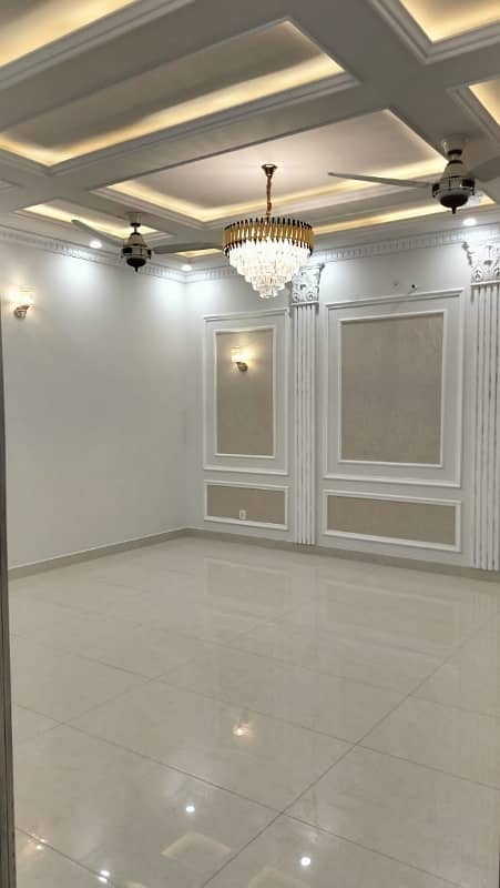 10 Marla House Available In Bahria Town - Shaheen Block For rent 3