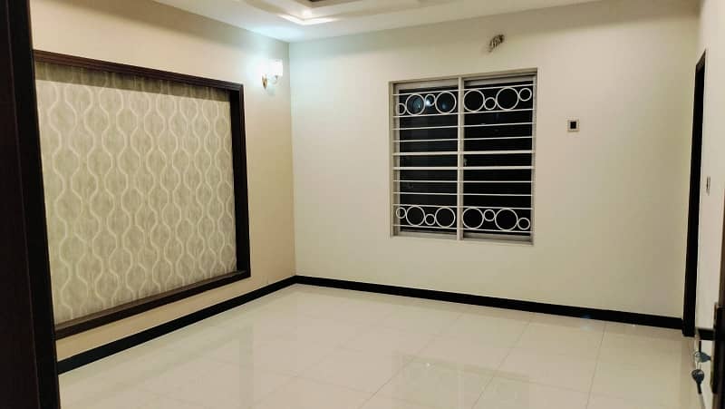 8 Marla House For sale In Rs. 32000000 Only 2