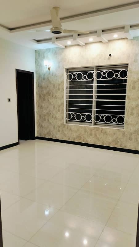 8 Marla House For sale In Rs. 32000000 Only 5