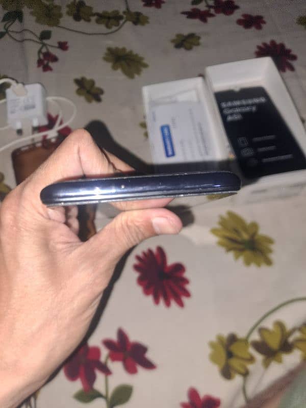 Samsung A51 Full Box 8gb/128gb in 10/10 condition 5