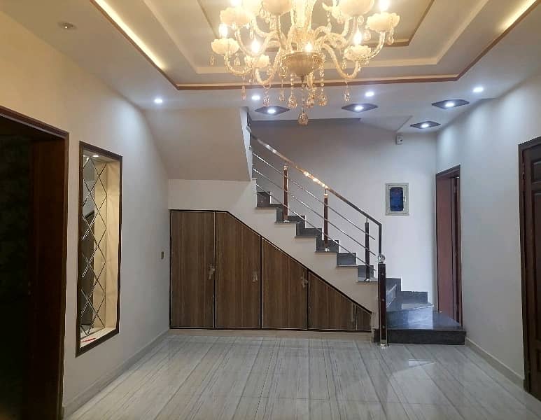 Johar Town Phase 2, 6 Marla House Up For Sale 3