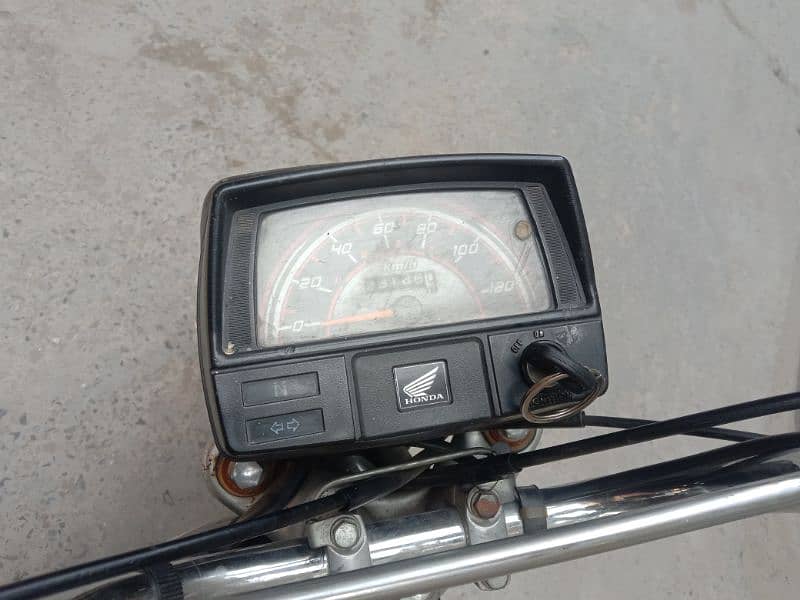 i am selling my bike Honda 70 2022 1st owner 8