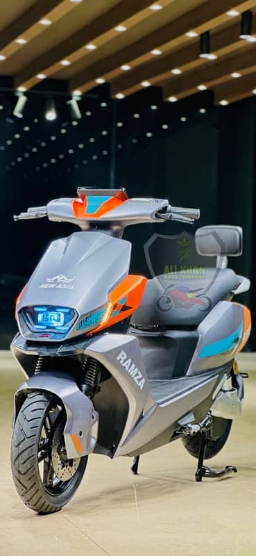 RAMZA M8 ALI KHAN AUTO COMPANY SCOOTY SCOOTER AI EZ SMART AUTOMATIC EV 3