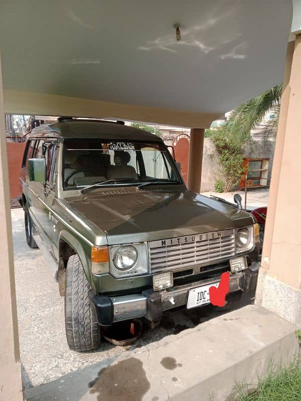 Mitsubishi Pajero 1988 4