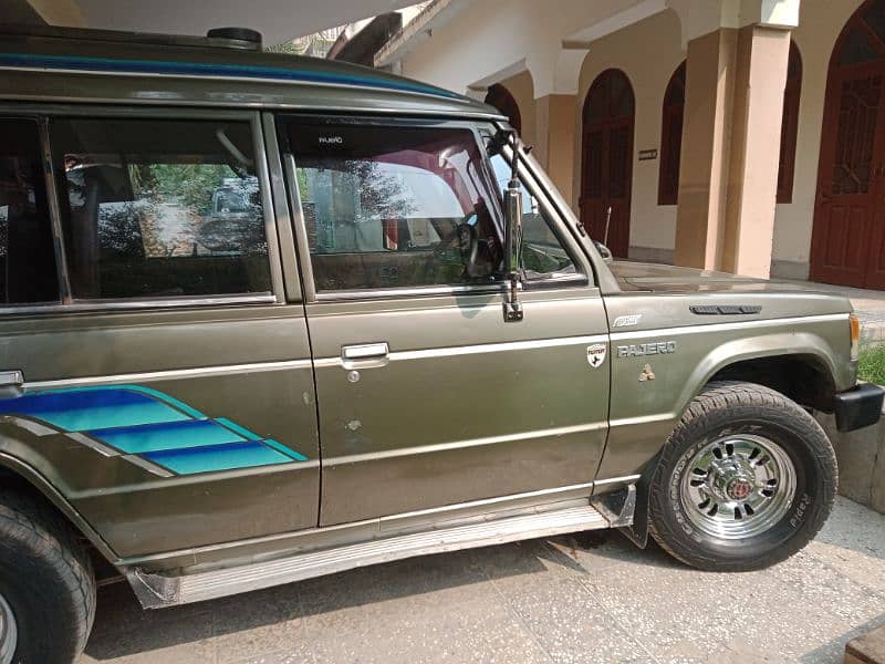 Mitsubishi Pajero 1988 19