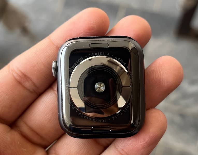 apple watch series 4 (44mm) 1