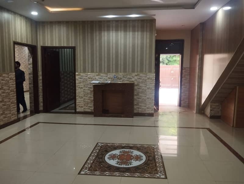 I-8 Almost Brand New One Kanal Upper Portion With Separate Gate For Rent 5