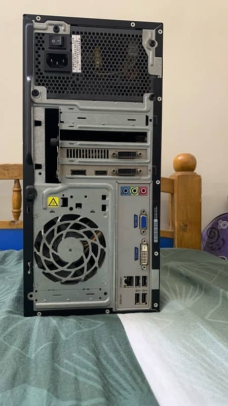 Gaming PC with all the accessories 3