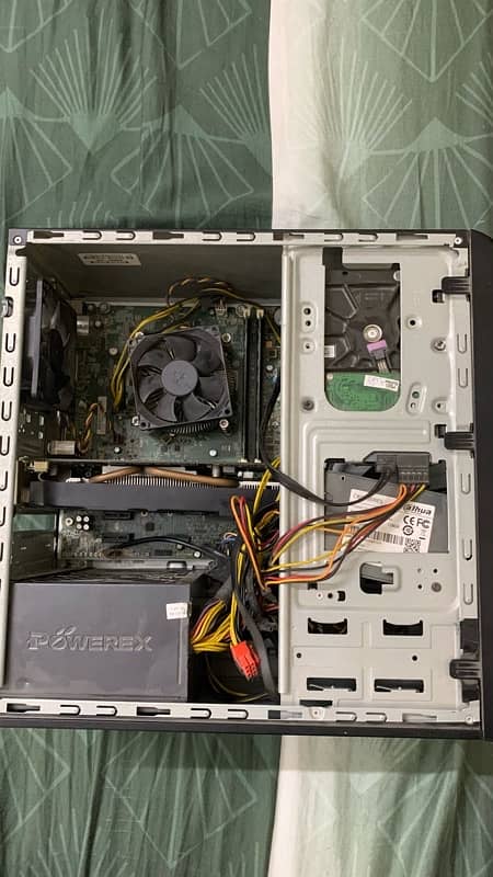 Gaming PC with all the accessories 4