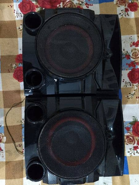 LG Speakers 7" New 1