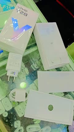 Vivo y28 8 128 . open box. . 10 12 din use