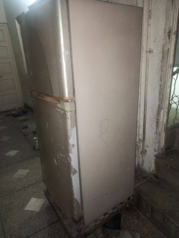 FRIDGE FOR SALE COOLING ME A ONE HA 0