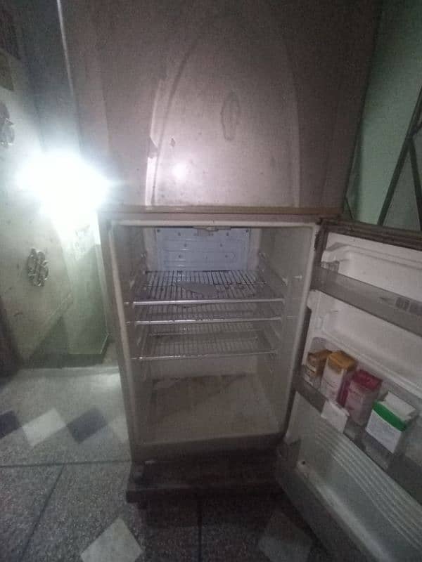 FRIDGE FOR SALE COOLING ME A ONE HA 5