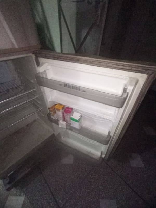 FRIDGE FOR SALE COOLING ME A ONE HA 6