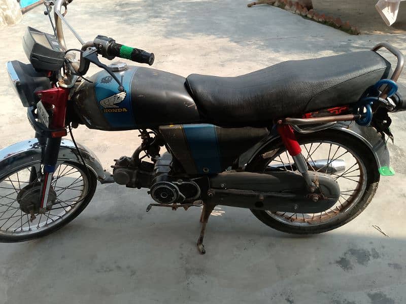 HONDA CD70 2011 7