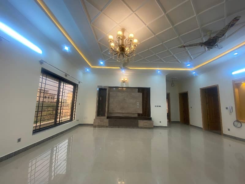 upper portion for rent in G16 size 1 Kanal water gas electricity All facilities separate gate entrance near to mini market masjid park Best location More Five options available 1