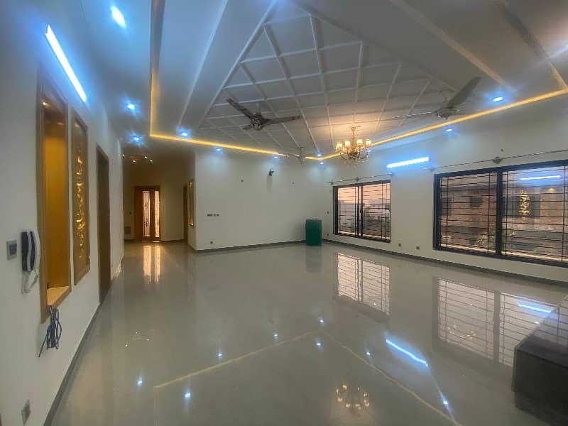 upper portion for rent in G16 size 1 Kanal water gas electricity All facilities separate gate entrance near to mini market masjid park Best location More Five options available 2