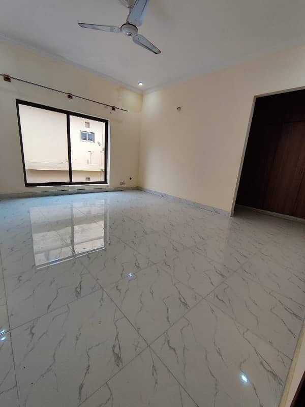 upper portion for rent in G16 size 1 Kanal water gas electricity All facilities separate gate entrance near to mini market masjid park Best location More Five options available 4