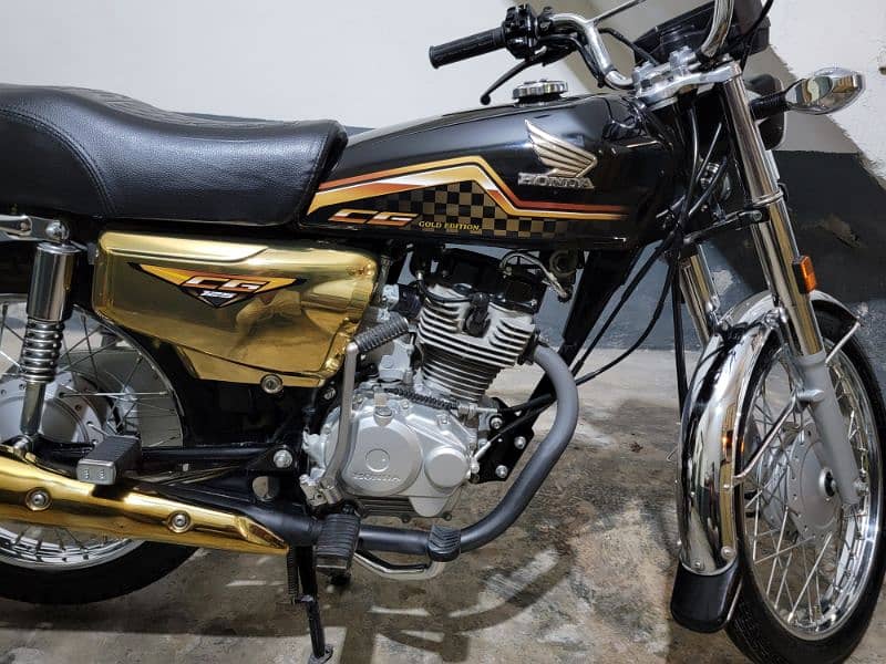 Honda 125 Gold Edition 5