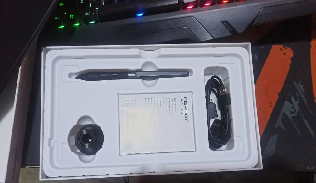 Graphics tablet complete box [Huion H640P] 6