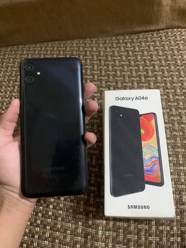 Iam selling samsung A04e 8