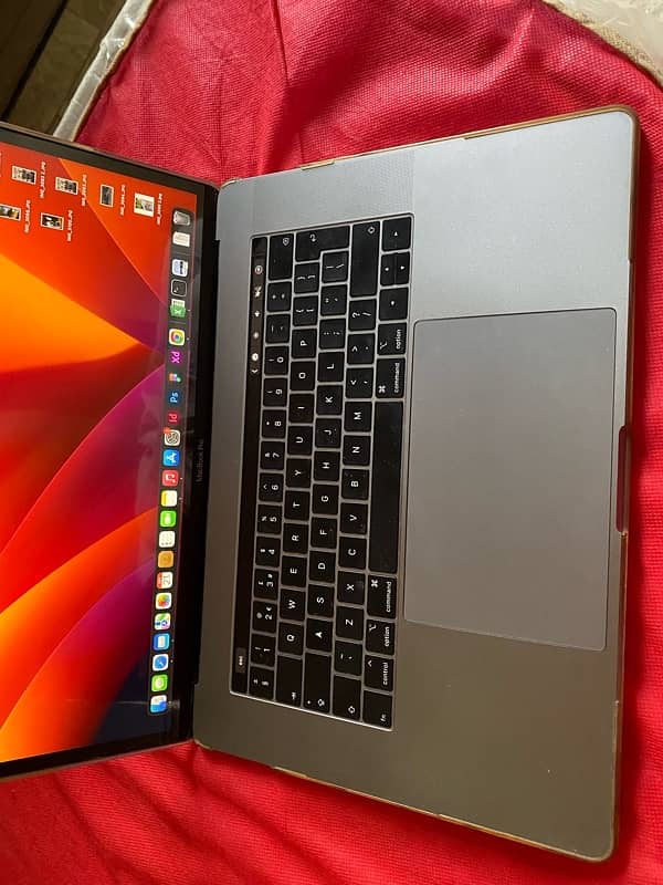 MacBook Pro 2019 15’ Display 16GB Ram i9 1